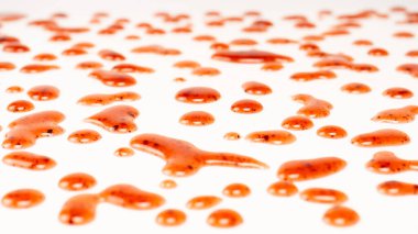 Kırmızı reçel beyaz arka planda izole edilmiş. Üst görünüm. 