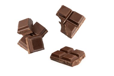 Beyaz bir arka plan üzerinde izole çikolata. 