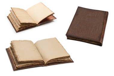 Beyaz bir arkaplanda izole edilmiş boş eski bir defter. Boşluğu kopyala.  