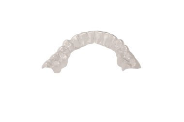 Beyaz arka planda saydam ağız koruyucusu izole edilmiş.. 