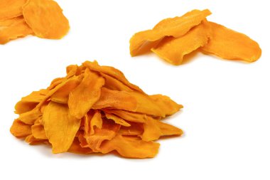 Tatlı mango dilimleri arka planda. Üst görünüm. 