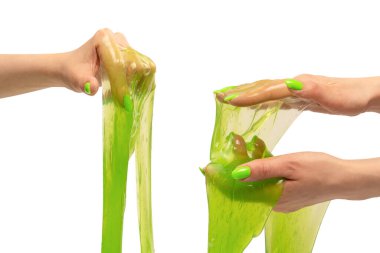 Beyaz arka planda yeşil tırnaklı yeşil balçık oyuncağı. 