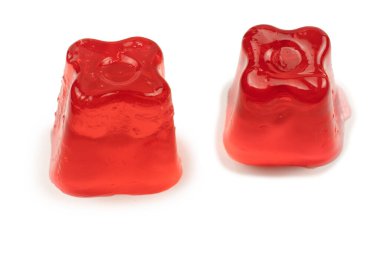 Beyaz arka planda izole edilmiş tatlı meyve jölesi.. 