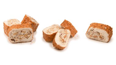 Fındıklı tatlı rulo, Türk tatlıları. Türk rahat beyaz zemin üzerinde izole. 