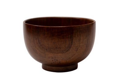 Beyaz arka planda izole edilmiş boş ahşap kase.. 