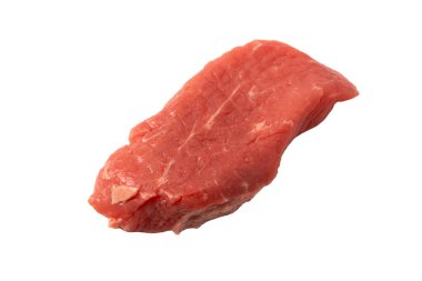 Dana eti parçaları beyaz arka planda izole edilmiş. Üst görünüm.