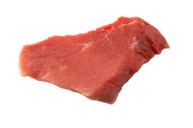 Dana eti parçaları beyaz arka planda izole edilmiş. Üst görünüm.