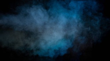 Siyah arka planda mavi ve sarı buhar. Boşluğu kopyala.