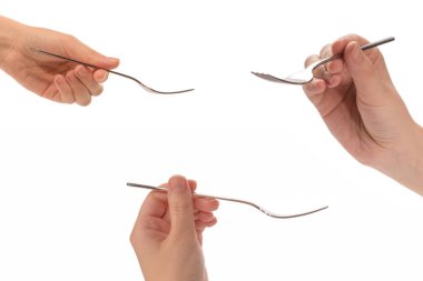 Beyaz arka planda elle izole edilmiş bir kadın..