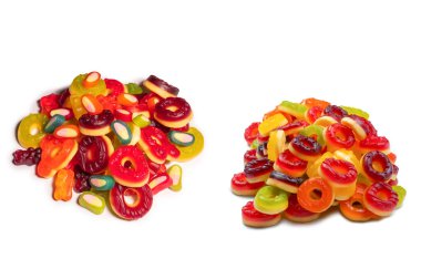 Renkli sakızlı şekerler. Üst Manzara. Jöleli çörekler. Jelibon. Beyaz bir arkaplanda izole edilmiş. 