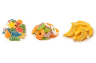 Beyaz arka planda izole edilmiş çeşitli şekerlemeler. Üst Manzara. Jöleli şekerler.