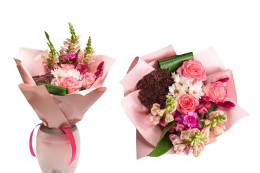 Pembe ambalaj kağıdında bir buket yumuşak pembe çiçek. Beyaz bir arkaplanda izole edilmiş.