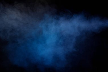 Siyah arka planda mavi ve sarı buhar. Boşluğu kopyala.