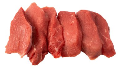 Dana eti parçaları beyaz arka planda izole edilmiş. Üst görünüm.