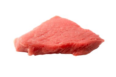 Dana eti parçaları beyaz arka planda izole edilmiş. Üst görünüm.