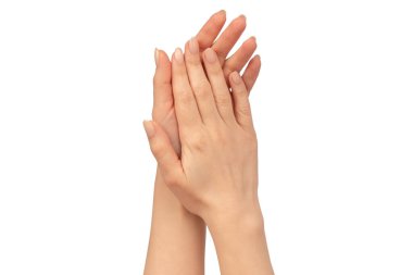Kadın elleri beyaz bir arka planda izole edilmiş. Çıplak tırnak cilası. 