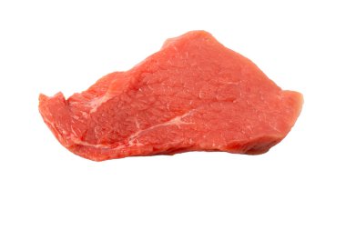 Dana eti parçaları beyaz arka planda izole edilmiş. Üst görünüm.