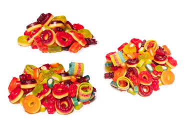 Renkli sakızlı şekerler. Üst Manzara. Jöleli çörekler. Jelibon. Beyaz bir arkaplanda izole edilmiş. 