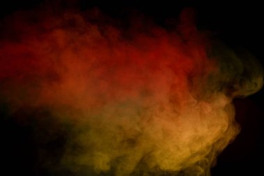 Siyah arka planda mavi ve sarı buhar. Boşluğu kopyala.