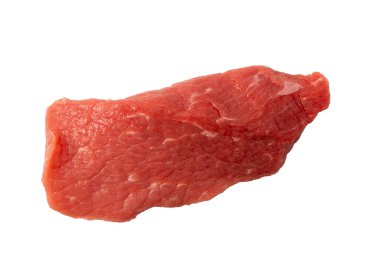 Dana eti parçaları beyaz arka planda izole edilmiş. Üst görünüm.