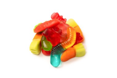 Beyaz arka planda izole edilmiş çeşitli renkli jelibon şekerler. Üst Manzara. Jöleli şekerler.