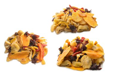 Kurutulmuş egzotik meyve, mango, ananas dilimleri, tutku meyvesi, papaya karışımı. Vejetaryen tatlı..  