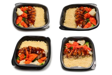 Konteynırda yemek hazır. Teriyaki soslu haşlanmış tavuk, haşlanmış havuç, lahana ve yulaf lapası. Beyaz bir arkaplanda izole edilmiş. 