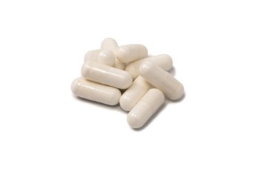 Beyaz arka planda izole edilmiş beyaz hap kapsülü. 