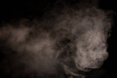 Siyah arka planda beyaz buhar. Boşluğu kopyala.