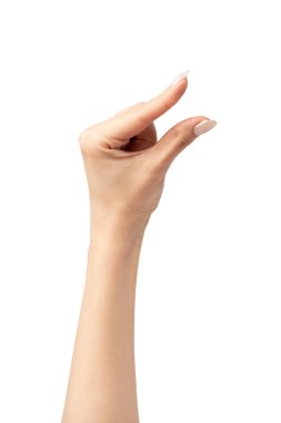 Kadın elleri beyaz bir arka planda izole edilmiş. Çıplak tırnak cilası.