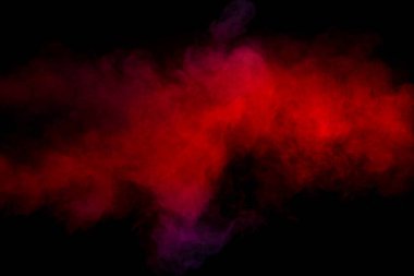 Siyah arka planda turuncu ve kırmızı buhar. Boşluğu kopyala.