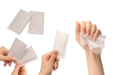 Beyaz arka planda izole edilmiş bir kadının ıslak mendili. Yıkanan eller izole.. 