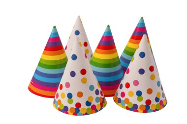 Beyaz arkaplanda izole edilmiş renkli doğum günü şapkası.
