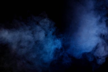 Siyah arka planda mavi ve sarı buhar. Boşluğu kopyala.