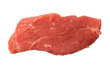 Dana eti parçaları beyaz arka planda izole edilmiş. Üst görünüm.