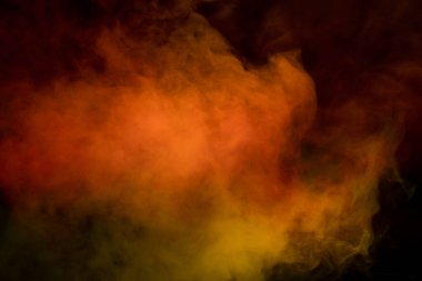 Siyah arka planda sarı buhar. Boşluğu kopyala.