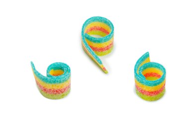 Renkli sakızlı şekerler. Üst Manzara. Jöleli çörekler. Jelibon. Beyaz bir arkaplanda izole edilmiş. 