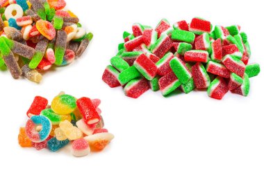 Çeşit çeşit şekerleme. Üst Manzara. Jöleli şekerler. Beyazda izole edilmiş.