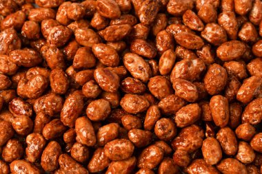 Arka planda lezzetli kavrulmuş fıstık var.. 