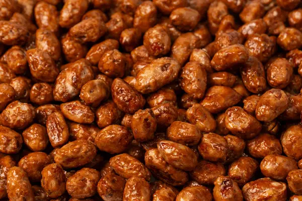 Arka planda lezzetli kavrulmuş fıstık var.. 