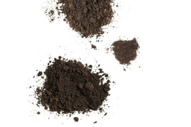 Beyaz arka planda izole edilmiş bitkiler için kara toprak. Yer deseni.