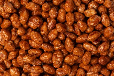 Arka planda lezzetli kavrulmuş fıstık var.. 