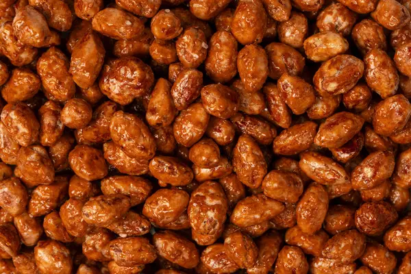 Arka planda lezzetli kavrulmuş fıstık var.. 