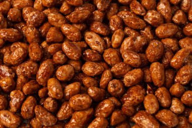 Arka planda lezzetli kavrulmuş fıstık var.. 