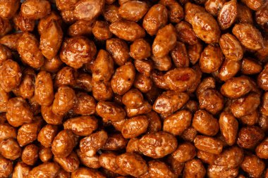 Arka planda lezzetli kavrulmuş fıstık var.. 