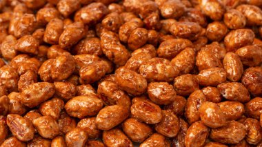 Arka planda lezzetli kavrulmuş fıstık var.. 