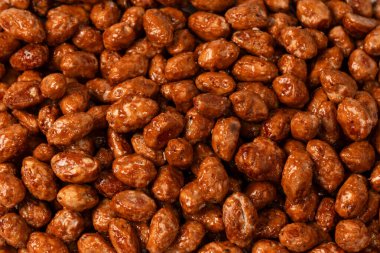 Arka planda lezzetli kavrulmuş fıstık var.. 