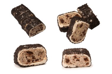 Çikolata ve fındıklı tatlı rulo, Türk tatlıları. Türk rahat beyaz zemin üzerinde izole. 