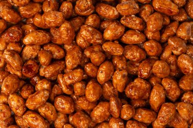 Arka planda lezzetli kavrulmuş fıstık var.. 