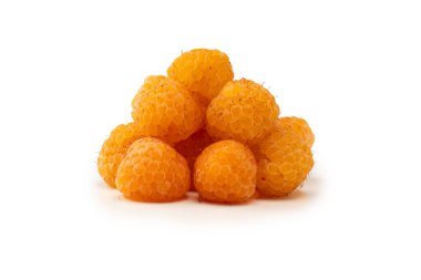 Beyaz arka planda izole edilmiş taze ahududu. Üst görünüm. 